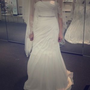 Size 4 Ivory Wedding Dress- Davids Bridal